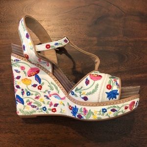 Gianni Bini Sarritahh Floral Embroidered Wedge Sandals 8.5